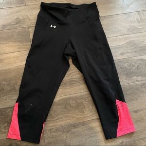 Black under armour capris